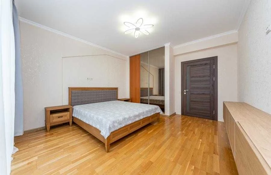 Продаж 3к.двоповерхової  квартири з терасою Метрологічна,109