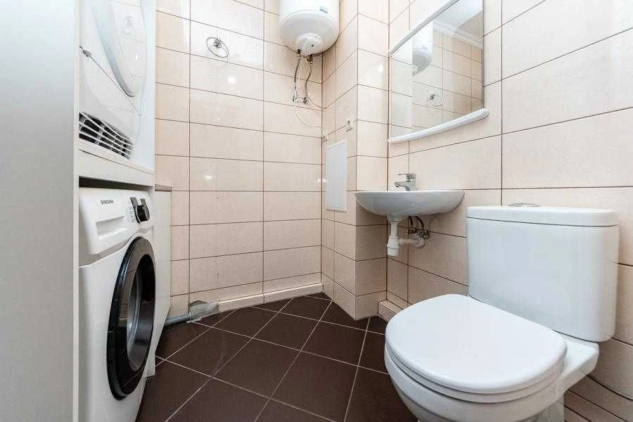 Продаж 3к.двоповерхової  квартири з терасою Метрологічна,109