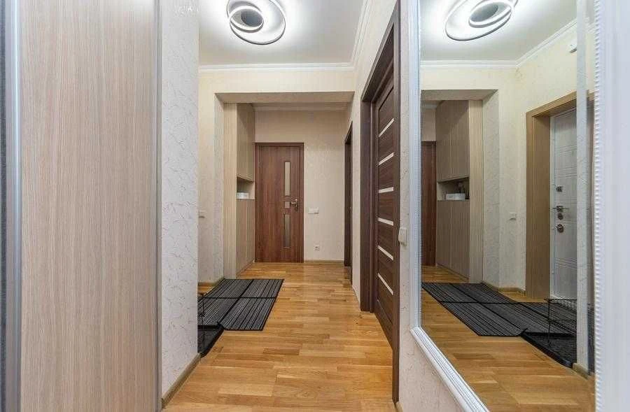 Продаж 3к.двоповерхової  квартири з терасою Метрологічна,109