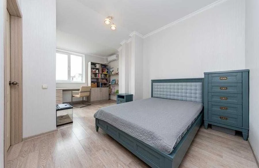 Продаж 3к.двоповерхової  квартири з терасою Метрологічна,109