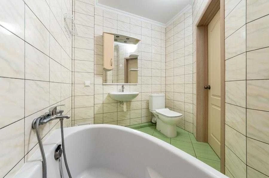 Продаж 3к.двоповерхової  квартири з терасою Метрологічна,109