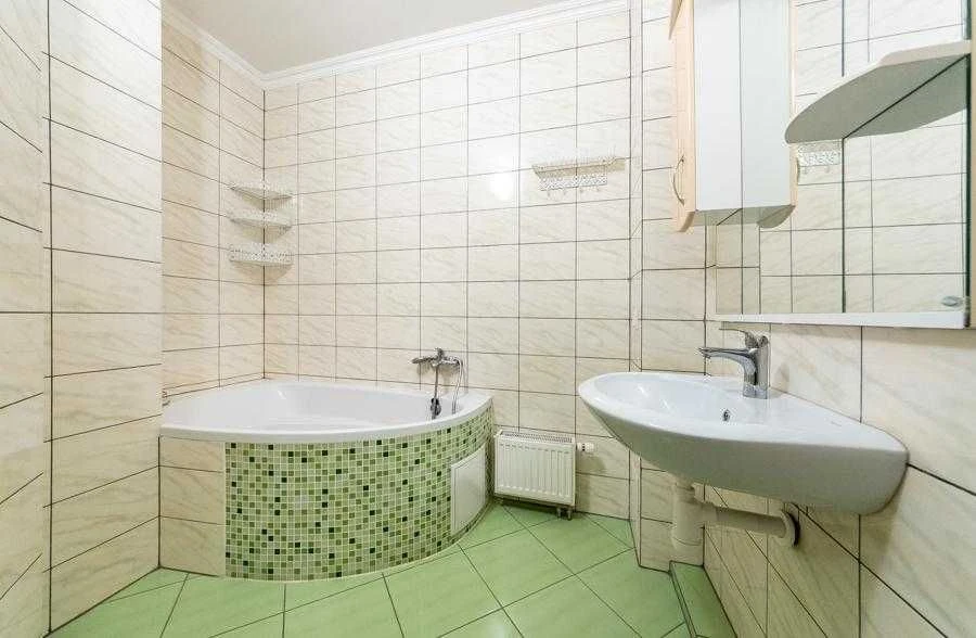 Продаж 3к.двоповерхової  квартири з терасою Метрологічна,109