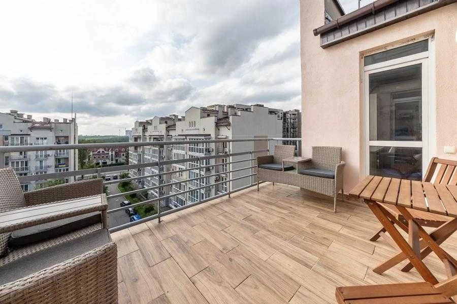 Продаж 3к.двоповерхової  квартири з терасою Метрологічна,109