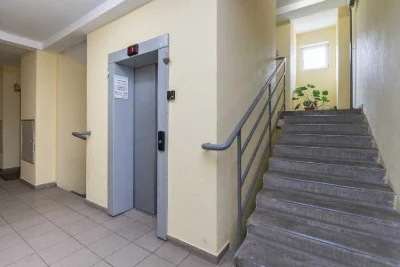 Продаж 3к.двоповерхової  квартири з терасою Метрологічна,109