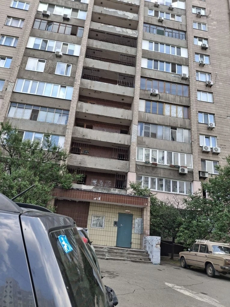 Продаж 1 кім. квартири на Сосницькій 10