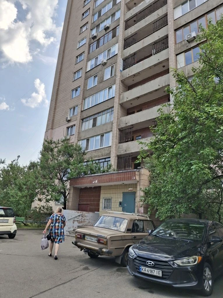 Продаж 1 кім. квартири на Сосницькій 10