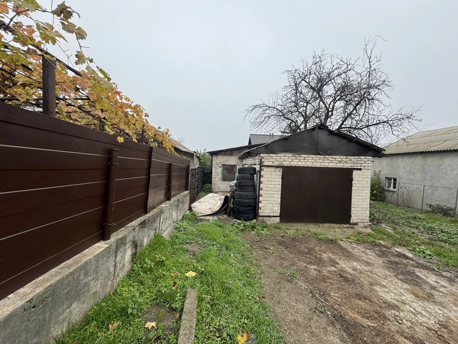 I will sell a house with a garage, it is possible to exchange for a car