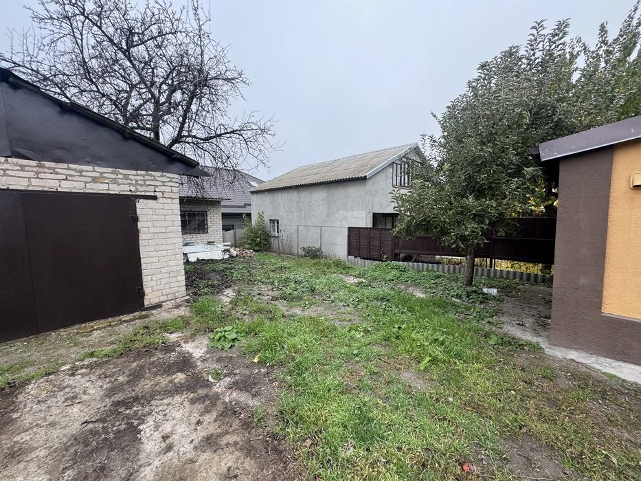 I will sell a house with a garage, it is possible to exchange for a car