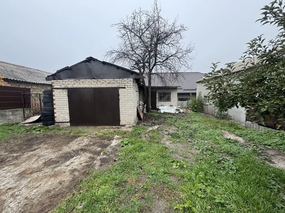 I will sell a house with a garage, it is possible to exchange for a car
