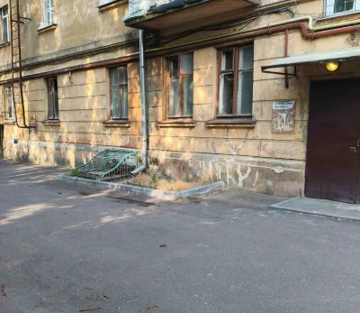 Перспективний варіант у закритому дворі біля скверу та центр