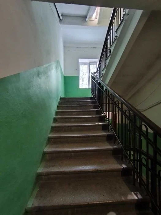 Перспективний варіант у закритому дворі біля скверу та центр
