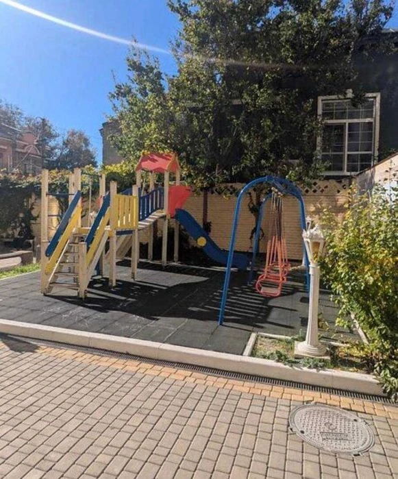 Продам 2 комнатную квартиру в самом лучшем районе Одессы.
