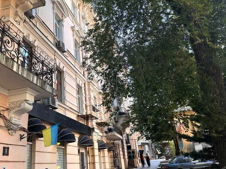 Квартира. Одеса, Дерибасівська вул.