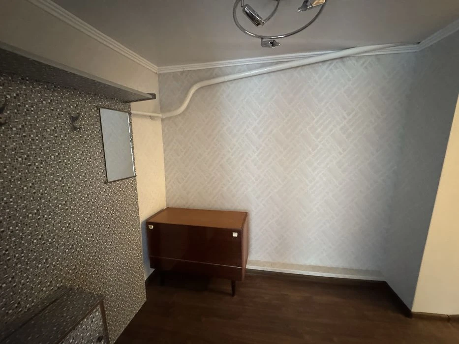 I will sell a house with a garage, it is possible to exchange for a car