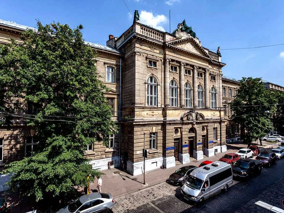 Квартира. Львів, Князя Романа вул. ()