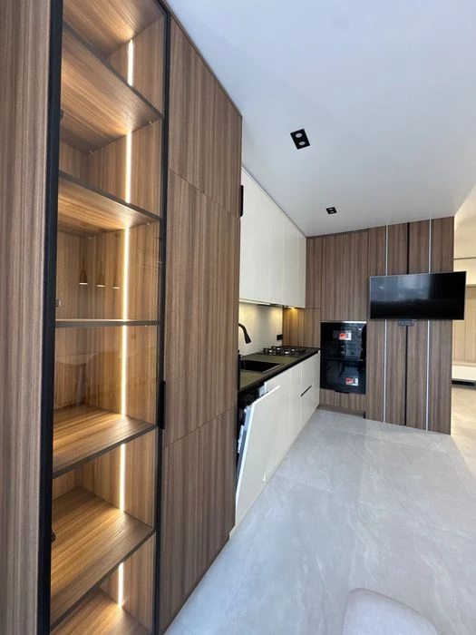 Продаж сучасної 1 кімнатної квартири з ремонтом в центрі.