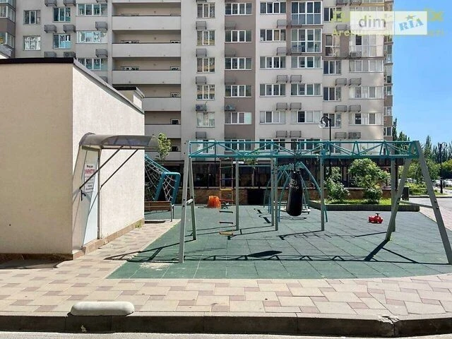 Sale of 3-room apartment 84.9 sq. m on Akademika Zabolotnogo St.
