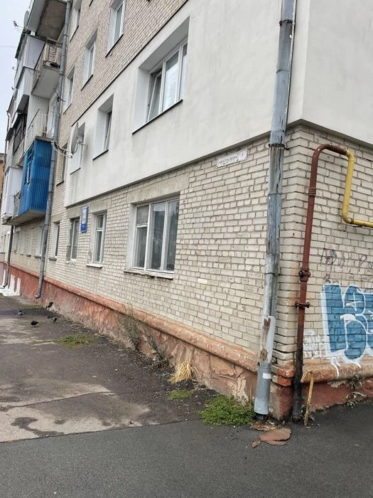 Трикімнатна квартира в центрі під ремонт(!)
