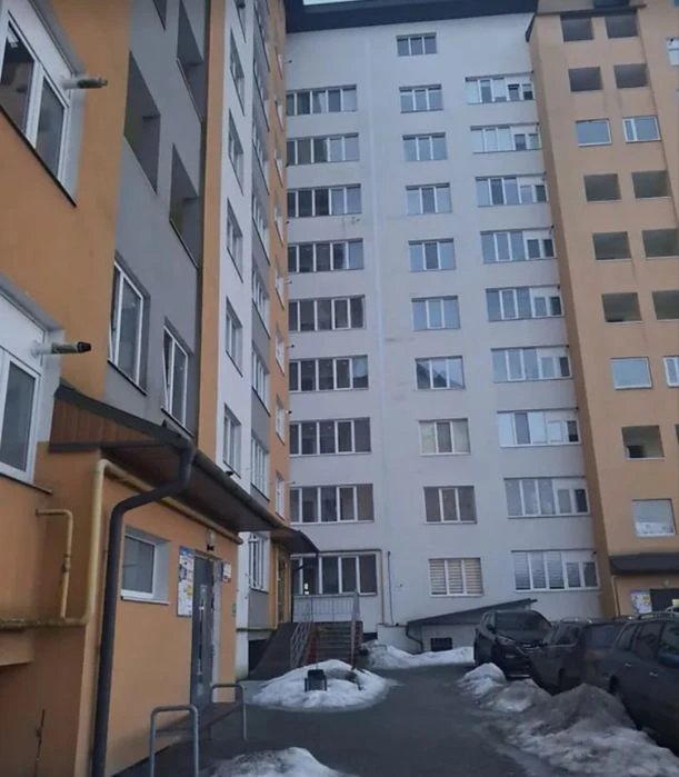 Продаж 2к квартири 68 кв. м на вул. Микулинецька