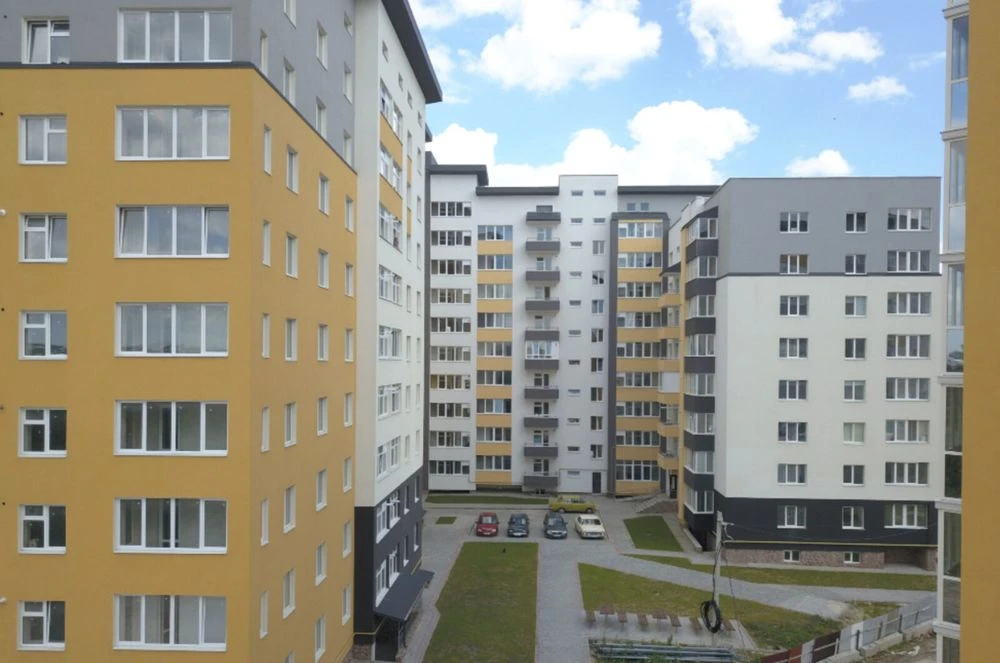 Продаж 2к квартири 68 кв. м на вул. Микулинецька