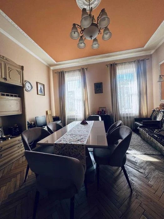 Продається 2 кімнатна квартира в самому серці Львова, вулиця