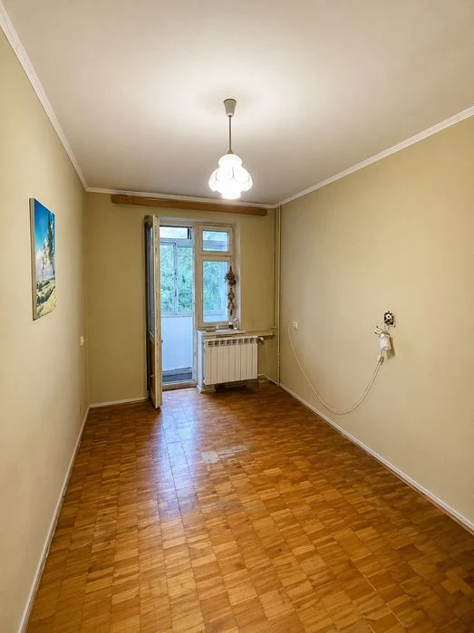 Продаж 3-х кімнатної квартири  вул. Околична 93000дол. США т