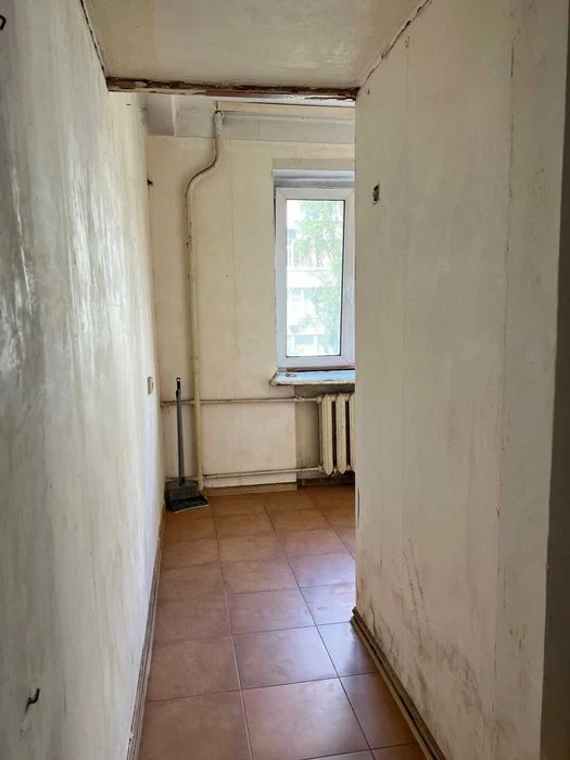 2-room apartment for sale near Pecherska metro station Lesi Ukrainky 28