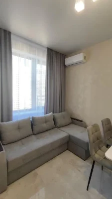 Продам видову 1-кімнатну квартиру з новим ремонтом та меблям