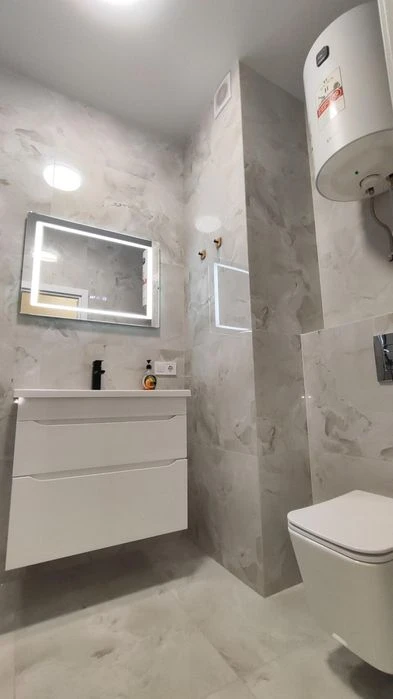 Продам видову 1-кімнатну квартиру з новим ремонтом та меблям
