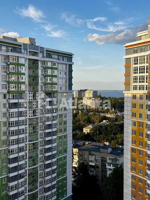 Продам 2-комнатную квартиру 72м2 ЖК 4 Сезона Гагарина проспе