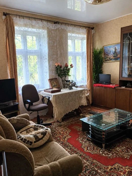 Продам дом на Черемушках. Свой дворик. Есть огородик и виног