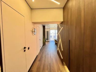Шикарна квартира з дизайн ремонтом, балкон, 3 поверх