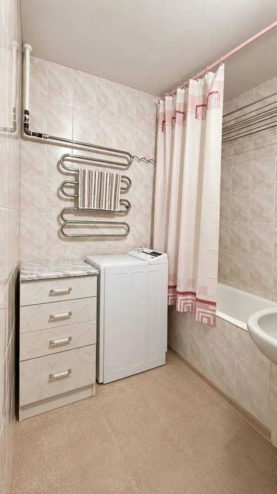 Продаж 3-х кім. квартира 78 м.кв., 2 поверх, біля Дніпра та