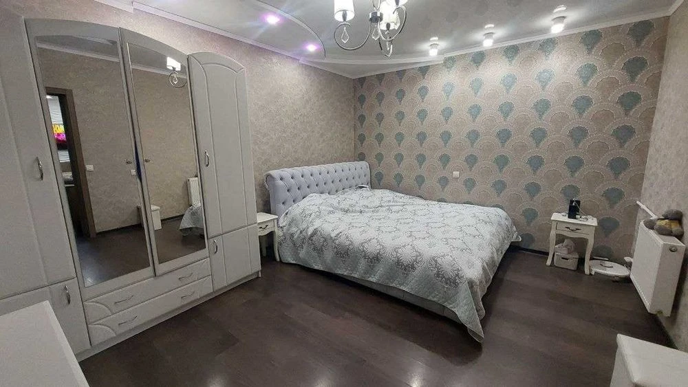 В продаже просторная квартира с собственным двориком, ул. Канатно