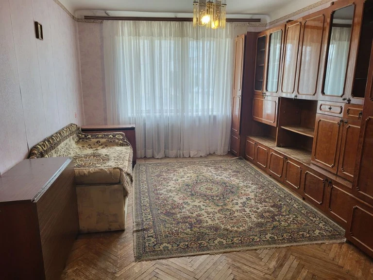 Продаж 1 кімнатної квартири в районі Відродження.