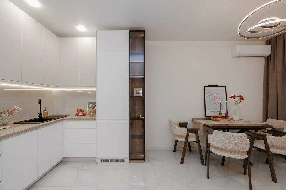 БЕЗ КОМІСІЇ | 2 кімнати 65 м² | 3 поверх | балкон на всю ква
