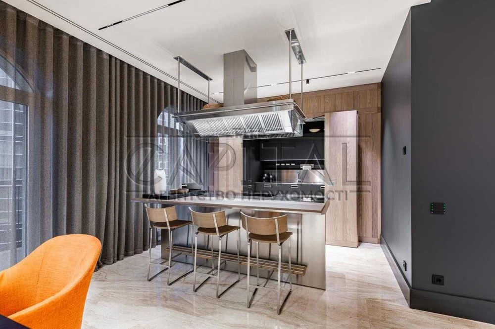 Продаж квартири  200 м2 в ЖК Renaissance Residence  вул. Нов