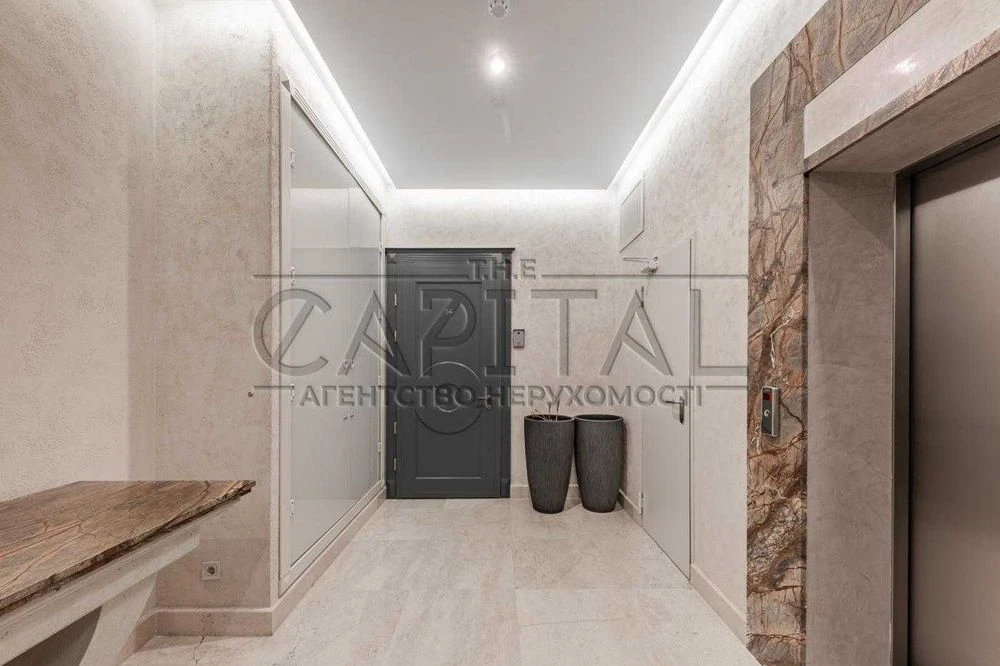 Продаж квартири  200 м2 в ЖК Renaissance Residence  вул. Нов