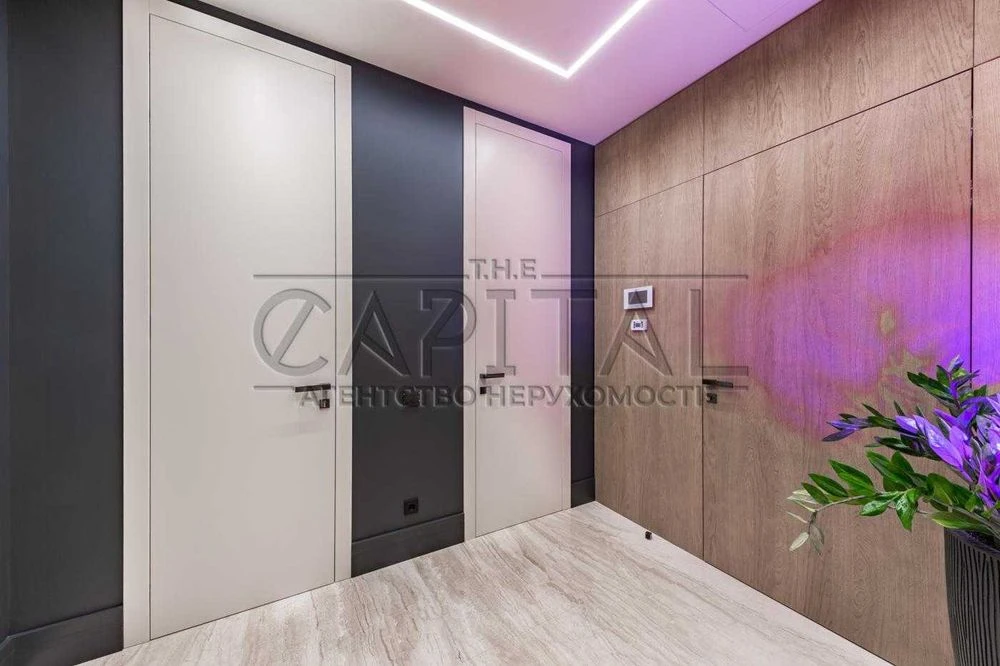 Продаж квартири  200 м2 в ЖК Renaissance Residence  вул. Нов