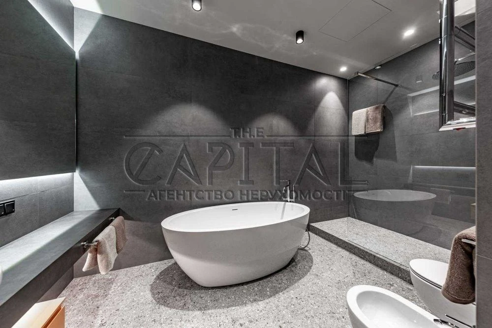 Продаж квартири  200 м2 в ЖК Renaissance Residence  вул. Нов