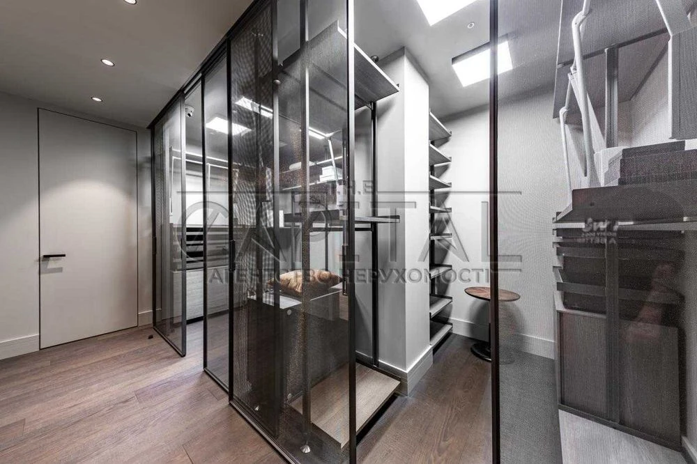 Продаж квартири  200 м2 в ЖК Renaissance Residence  вул. Нов