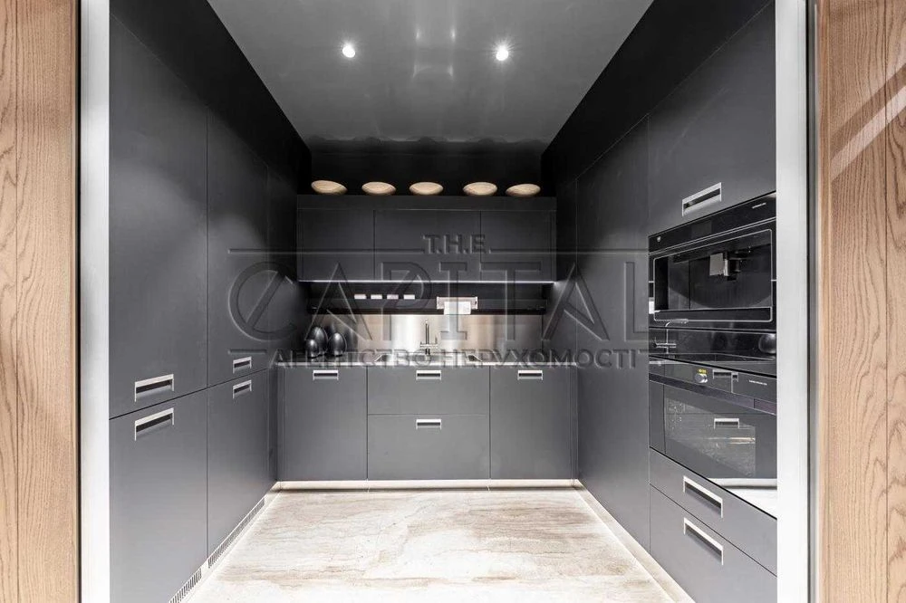 Продаж квартири  200 м2 в ЖК Renaissance Residence  вул. Нов