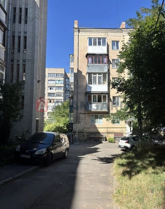 Продається трикімнатна квартира, М. Литвиненко-Вольгемут