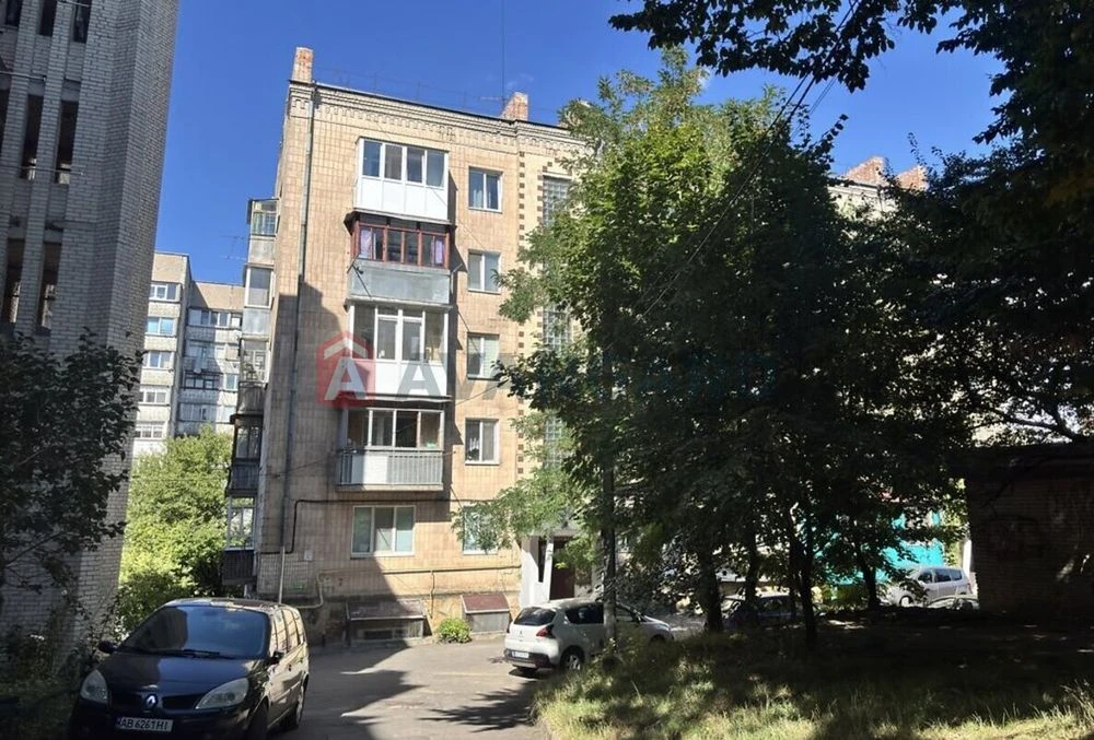 Продається трикімнатна квартира, М. Литвиненко-Вольгемут