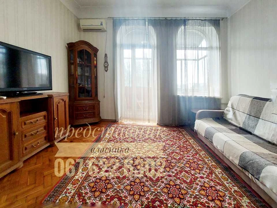 Apartment. Dnipro, Dmytra Yavornytskyi Ave. (Karl Marx)