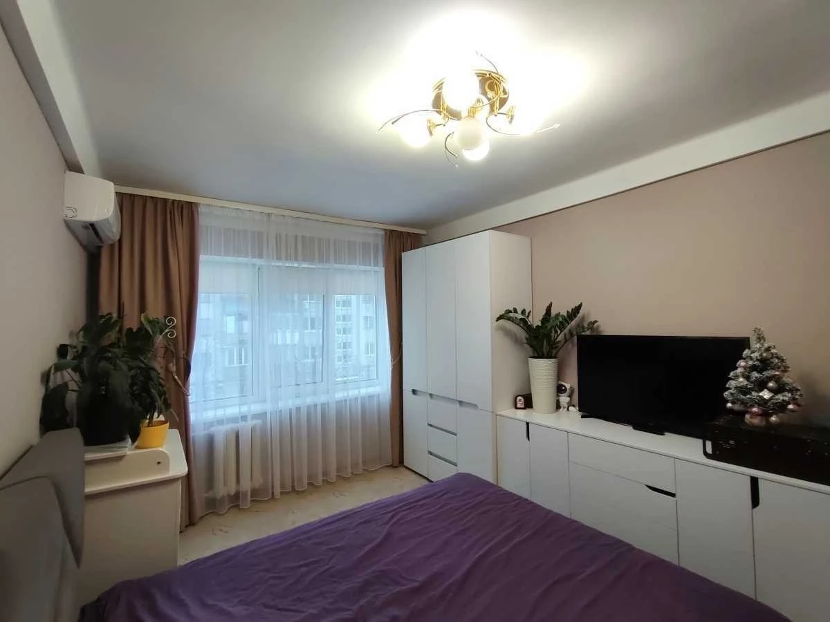 Продаж 2-кімнатної квартири 46 м², Братиславська вул., 10