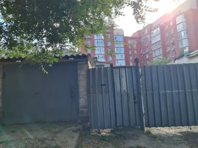 Продам 3 ком.в Центре с автономкой и гаражом