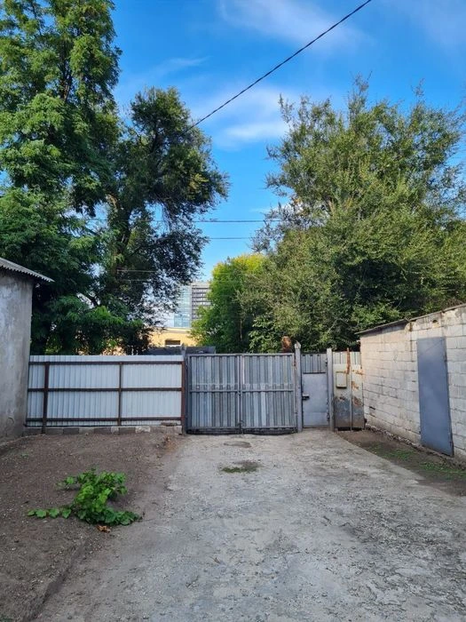 Продам 3 ком.в Центре с автономкой и гаражом
