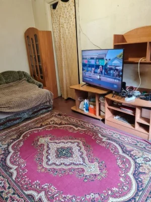 Продам 3 ком.в Центре с автономкой и гаражом