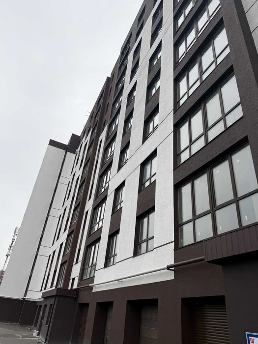 продаж готової 1-кім квартири  біля озера